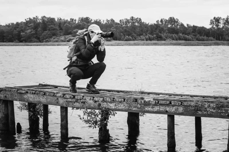 fotograaf Weststellingwerf Vera Wapstra op locatie in de natuu